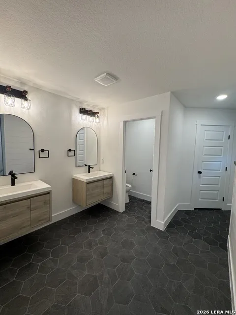 2000 OWENS AVE Three Rivers, TX 78071