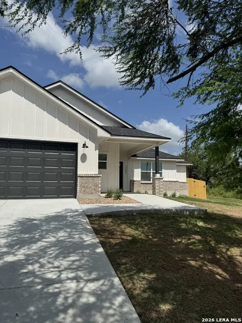 2000 OWENS AVE Three Rivers, TX 78071