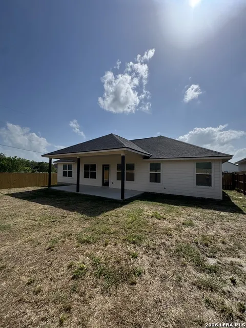 2000 OWENS AVE Three Rivers, TX 78071