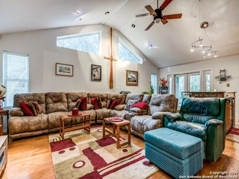 9611 AZALEA CIR