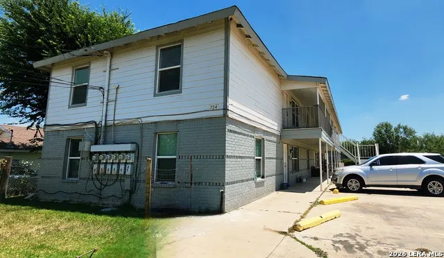 724 PROGRESO Eagle Pass, TX 78852