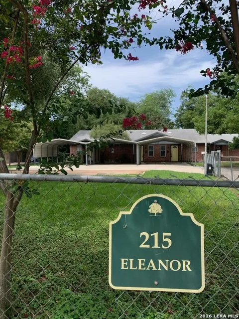 215 Eleanor Ave
