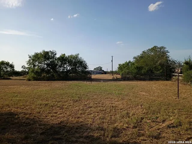 7461 FM 462 Bigfoot, TX 78005