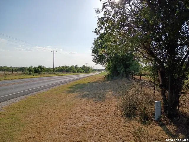 7461 FM 462 Bigfoot, TX 78005