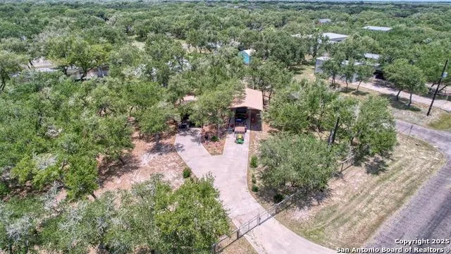 527 traylor Rockport, TX 78382