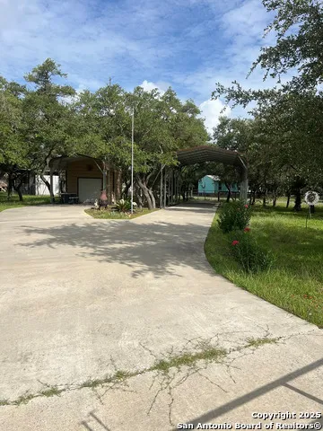 527 traylor Rockport, TX 78382