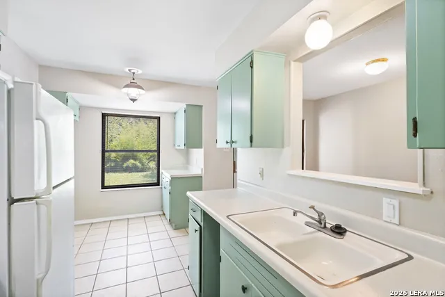 12214 Lone Shadow Trail Live Oak, TX 78233