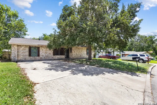 12214 Lone Shadow Trail Live Oak, TX 78233