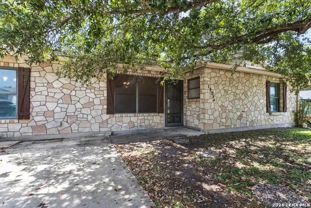 12214 Lone Shadow Trail Live Oak, TX 78233
