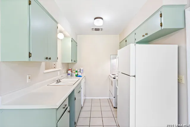 12214 Lone Shadow Trail Live Oak, TX 78233