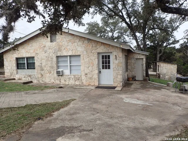 585 Indigo Pipe Creek, TX 78063