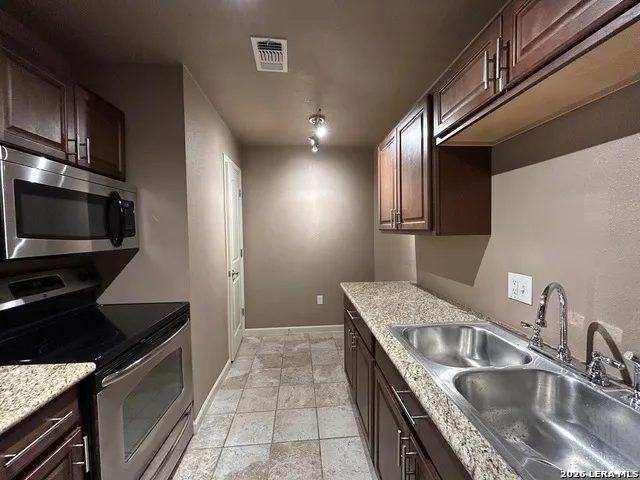 551 TERMINAL LOOP RD Unit D5 McQueeney, TX 78123