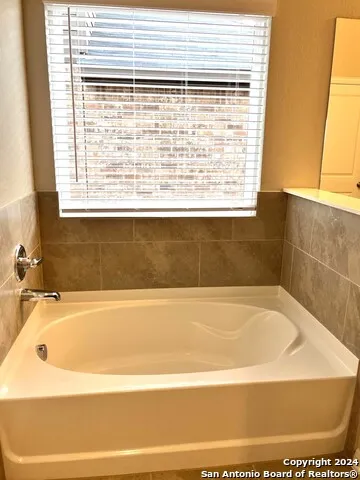9223 Grand Western Converse, TX 78109