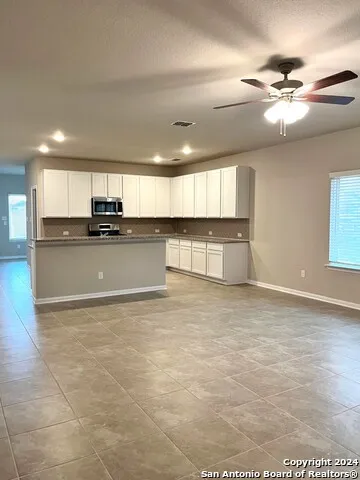 9223 Grand Western Converse, TX 78109