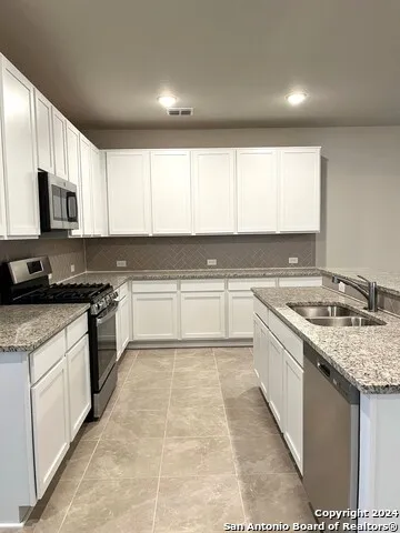 9223 Grand Western Converse, TX 78109