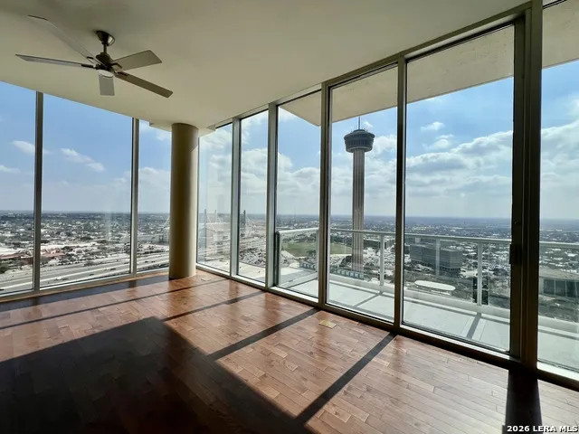 610 E market Unit 2607 San Antonio, TX 78205