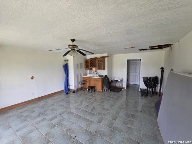 3665 Pvt Rd 5500 Uvalde, TX 78801