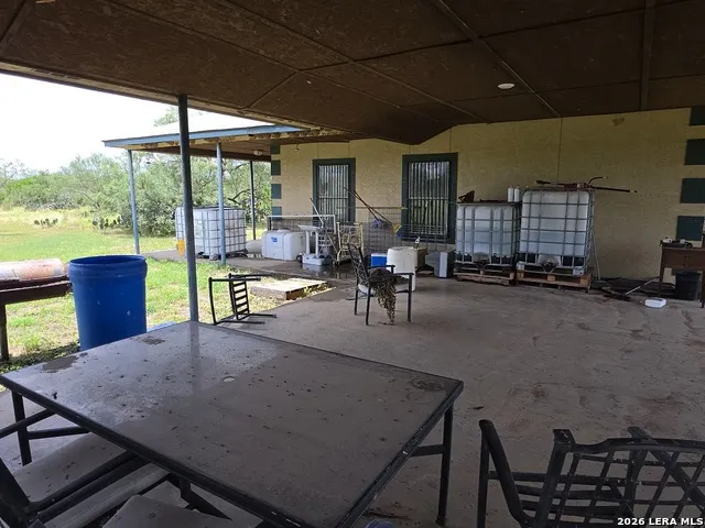 3665 Pvt Rd 5500 Uvalde, TX 78801