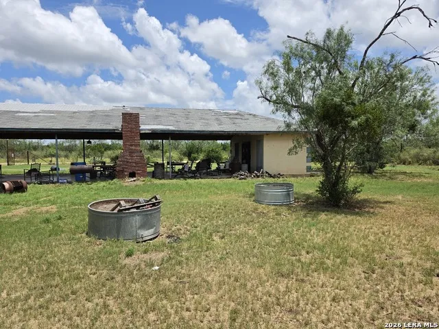 3665 Pvt Rd 5500 Uvalde, TX 78801