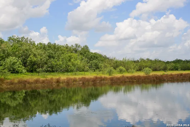 1277 County Road 138 Floresville, TX 78114