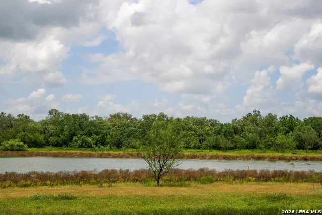 1277 County Road 138 Floresville, TX 78114