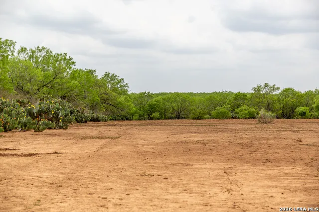 1277 County Road 138 Floresville, TX 78114