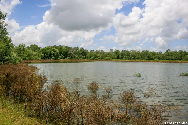 1277 County Road 138 Floresville, TX 78114