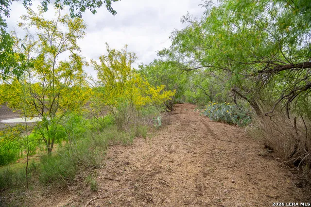 1277 County Road 138 Floresville, TX 78114