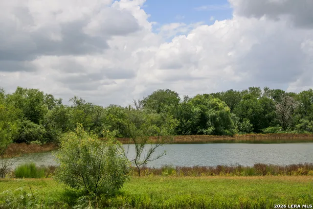 1277 County Road 138 Floresville, TX 78114