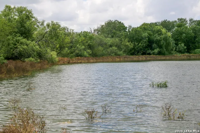 1277 County Road 138 Floresville, TX 78114