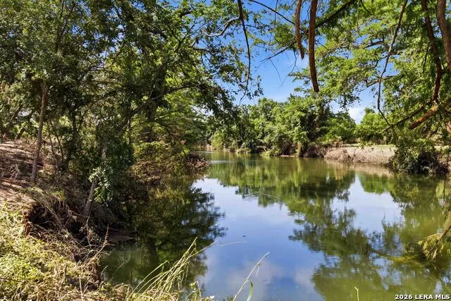 2194 S Ranch Rd 187 Sabinal, TX 78881