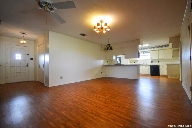 2923 FM 186 Carrizo Springs, TX 78834