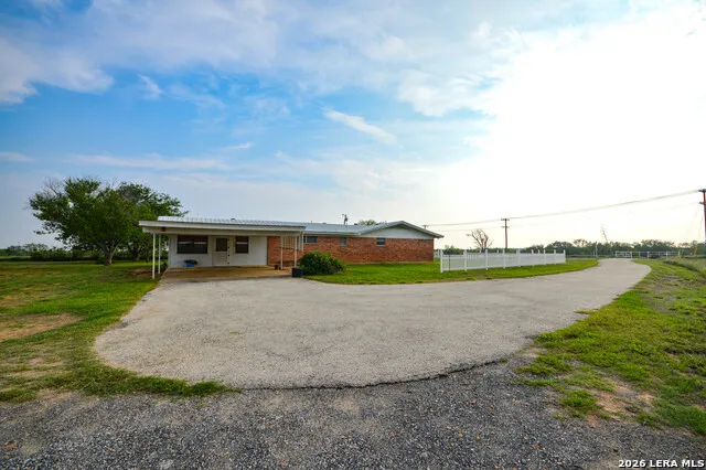 2923 FM 186 Carrizo Springs, TX 78834