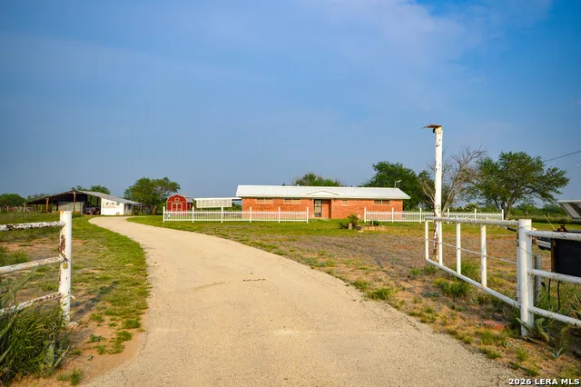 2923 FM 186 Carrizo Springs, TX 78834