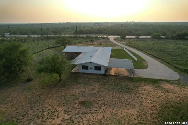 2923 FM 186 Carrizo Springs, TX 78834