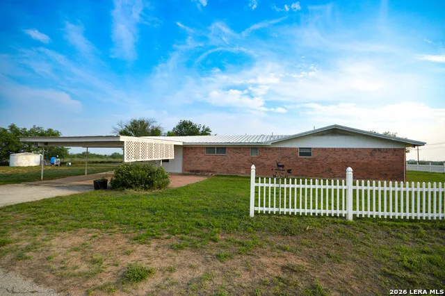 2923 FM 186 Carrizo Springs, TX 78834