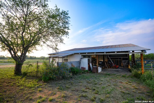 2923 FM 186 Carrizo Springs, TX 78834