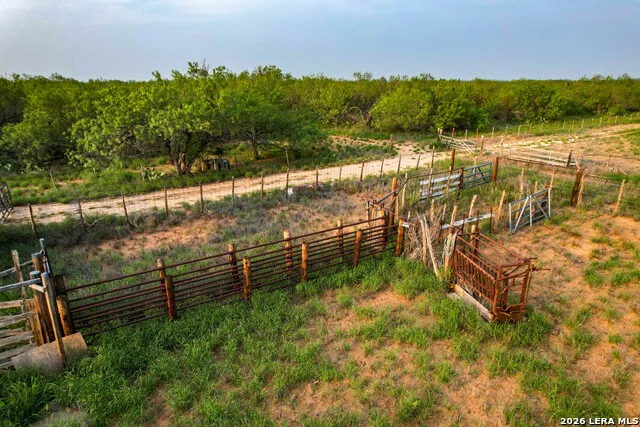 2923 FM 186 Carrizo Springs, TX 78834