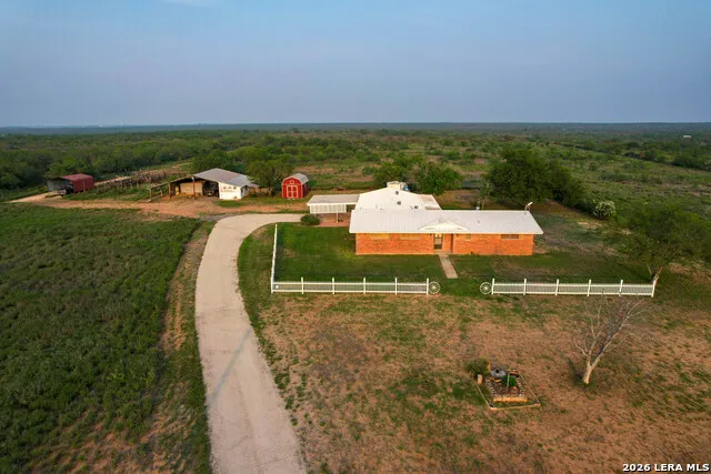 2923 FM 186 Carrizo Springs, TX 78834