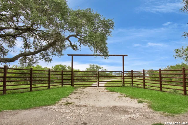4552 MINERAL CEMETERY RD Beeville, TX 78102
