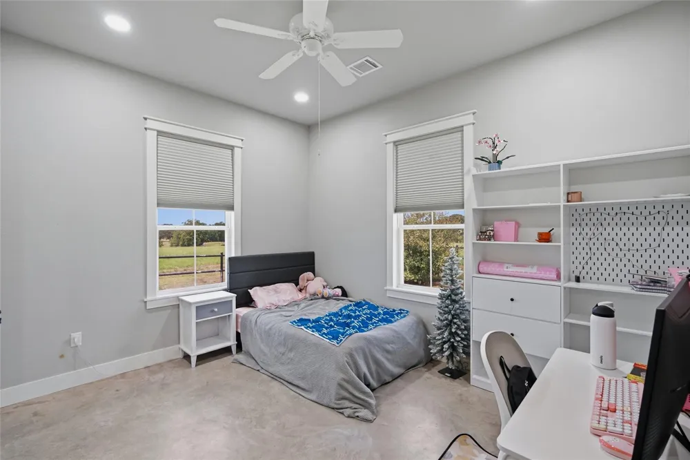 681 Emma Rd Oakhurst, TX 77365