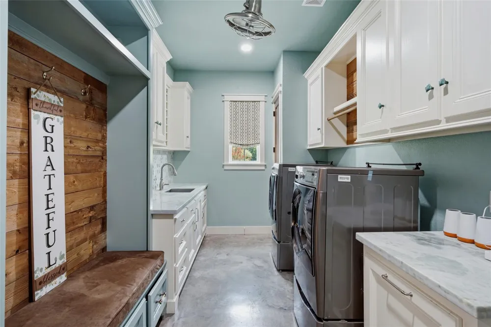 681 Emma Rd Oakhurst, TX 77365