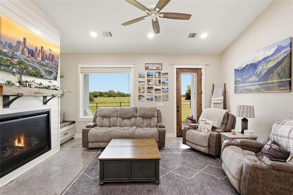 681 Emma Rd Oakhurst, TX 77365