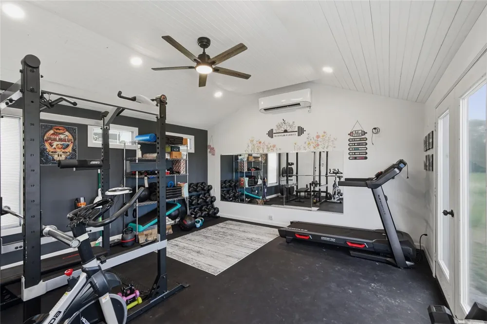 681 Emma Rd Oakhurst, TX 77365
