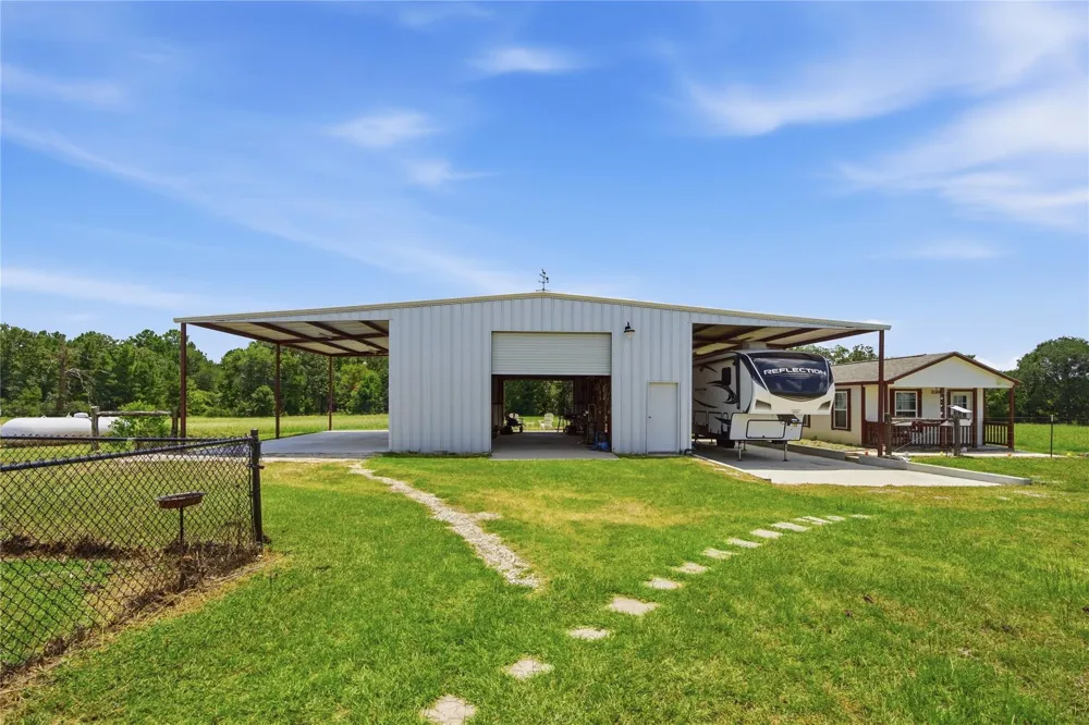 681 Emma Rd Oakhurst, TX 77365