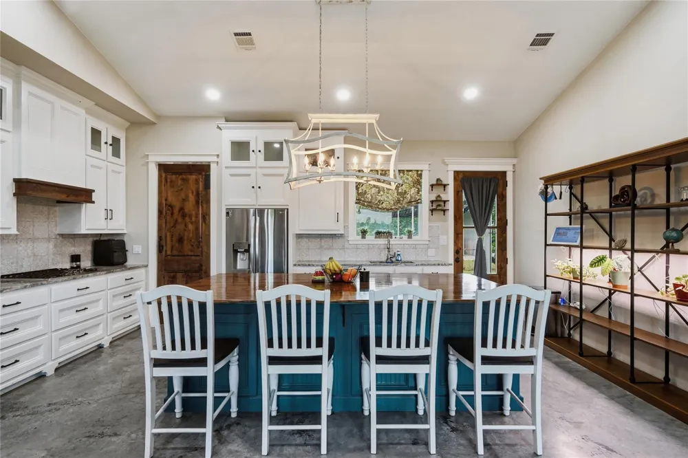 681 Emma Rd Oakhurst, TX 77365