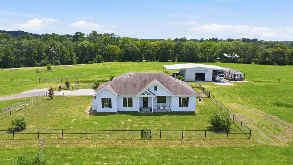 681 Emma Rd Oakhurst, TX 77365