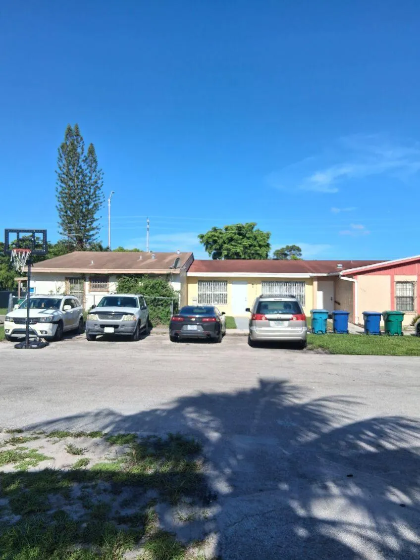 3718 NW 213th Street Miami Gardens, FL 33055