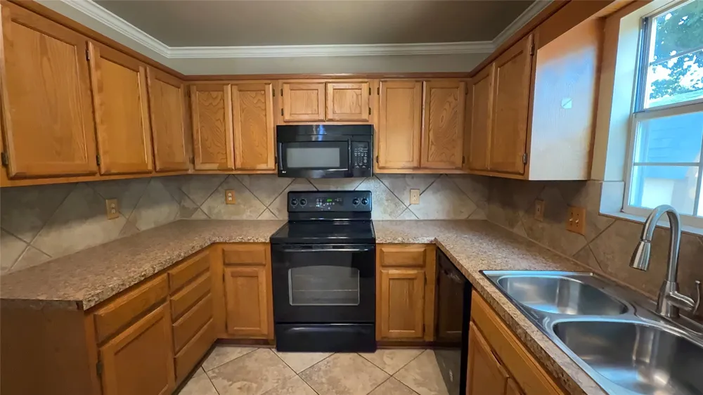 2811 W 62ND STREET Tulsa, OK 74132