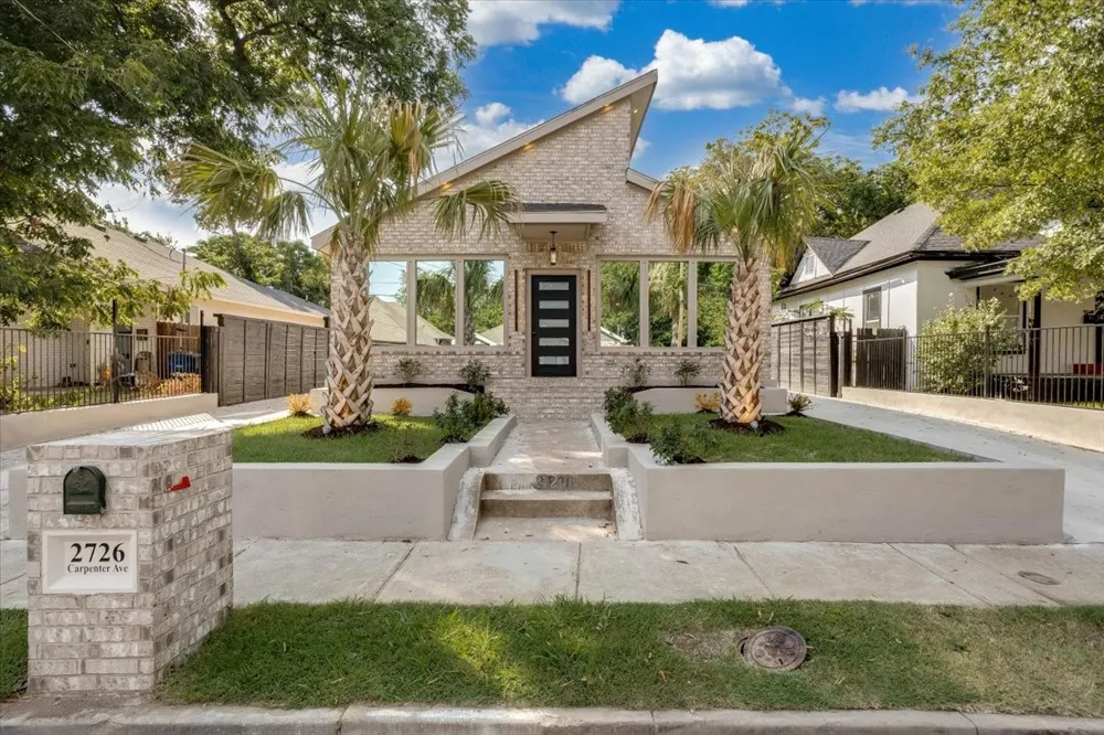2726 Carpenter Avenue Dallas, TX 75215